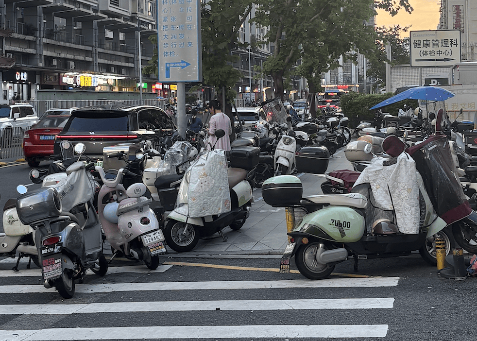 深圳一医院门口被指“举步维艰”<strong></p>
<p>安币</strong>！整治后记者实探:仍很堵