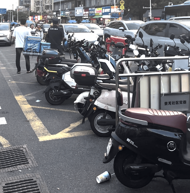 深圳一医院门口被指“举步维艰”<strong></p>
<p>安币</strong>！整治后记者实探:仍很堵