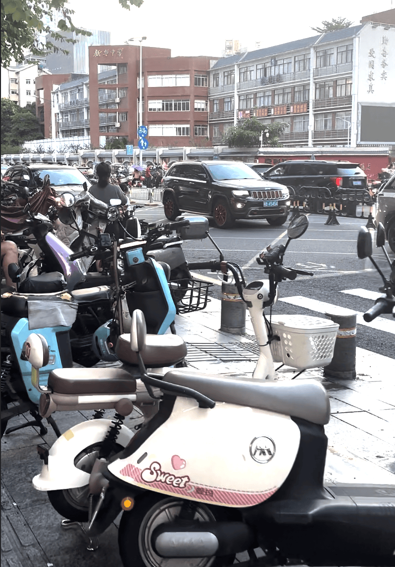 深圳一医院门口被指“举步维艰”<strong></p>
<p>安币</strong>！整治后记者实探:仍很堵