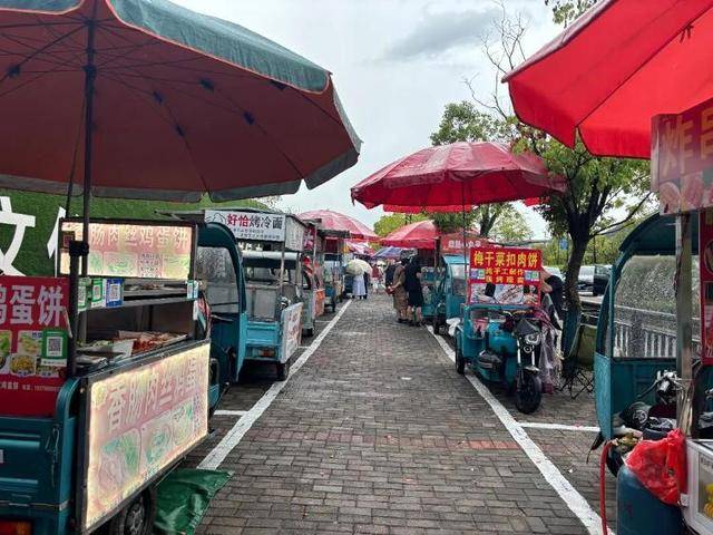 被流量砸中的“鸡排哥”:炸到中暑<strong></p>
<p>安币</strong>,每天睡三四个小时,怕辜负顾客不舍得休息