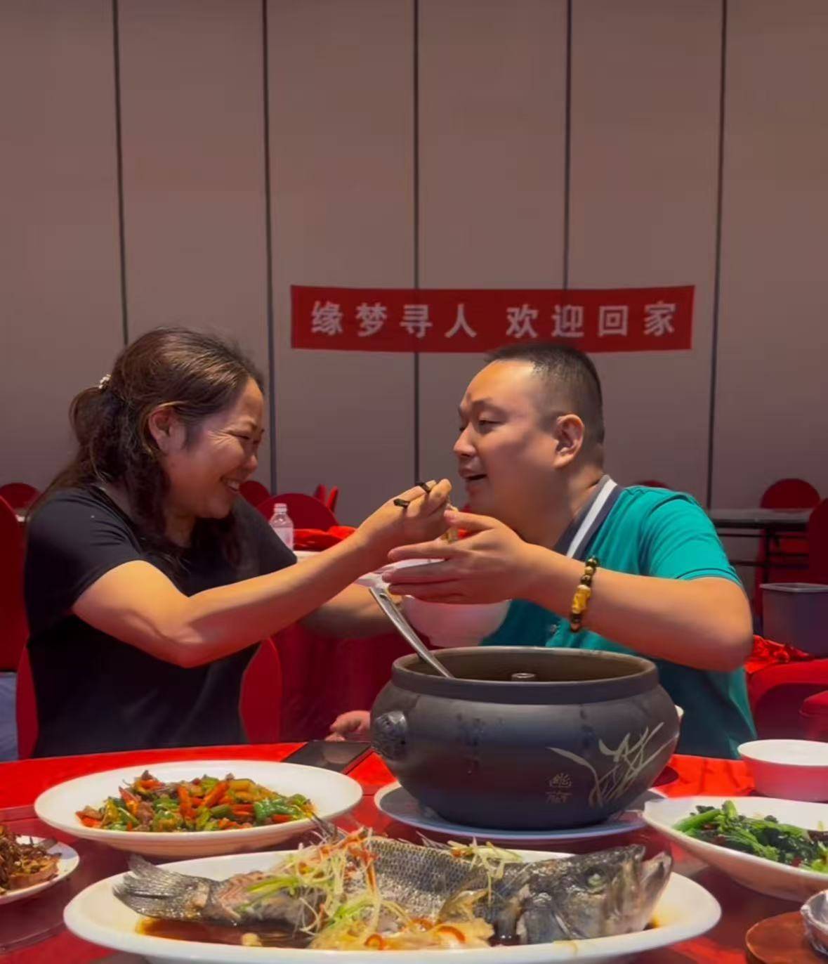 千万富翁与母亲相认团圆:曾被指是野孩子<strong></p>
<p>安币</strong>,现在要将妈妈带在身边