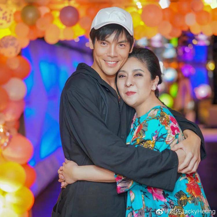 向太回应“向家破产”传闻：珠宝、豪宅都在<strong></p>
<p>币安老板</strong>，还养着1000多名员工；向佐力挺：说话的人请有点底线