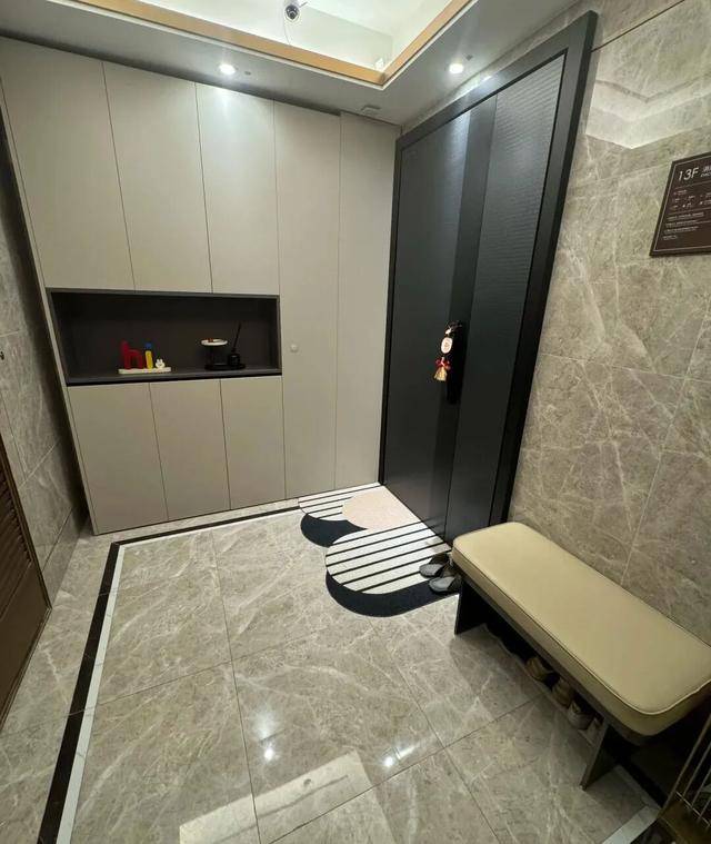 物业“不让门口放鞋子”<strong></p>
<p>币安老板</strong>,门口放鞋柜违法吗?