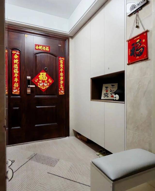 物业“不让门口放鞋子”<strong></p>
<p>币安老板</strong>,门口放鞋柜违法吗?