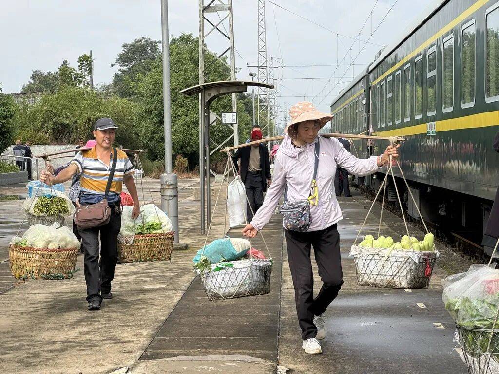 纸质火车票退场<strong></p>
<p>币安注册</strong>，每道折痕里都藏着远方、爱情与山河记忆