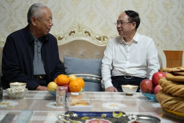 重庆市潼南区委书记文天平调任吐鲁番<strong></p>
<p>币安注册</strong>,多人跨省联动调整