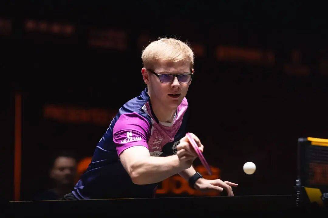 王艺迪完胜桥本<strong></p>
<p>币安交易平台</strong>，向鹏挺进8强 | WTT中国大满贯单打