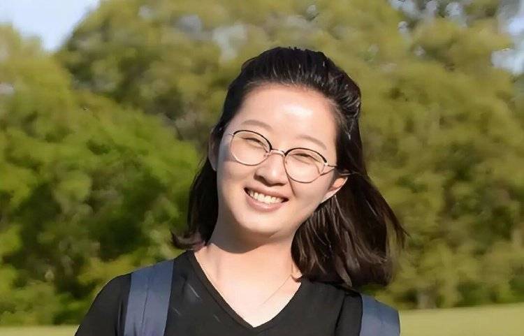 章莹颖男友国庆探望章父并协助直播<strong></p>
<p>币安交易平台</strong>,网友劝其早点结婚,本人回应