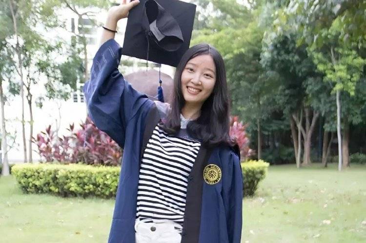 章莹颖男友国庆探望章父并协助直播<strong></p>
<p>币安交易平台</strong>,网友劝其早点结婚,本人回应