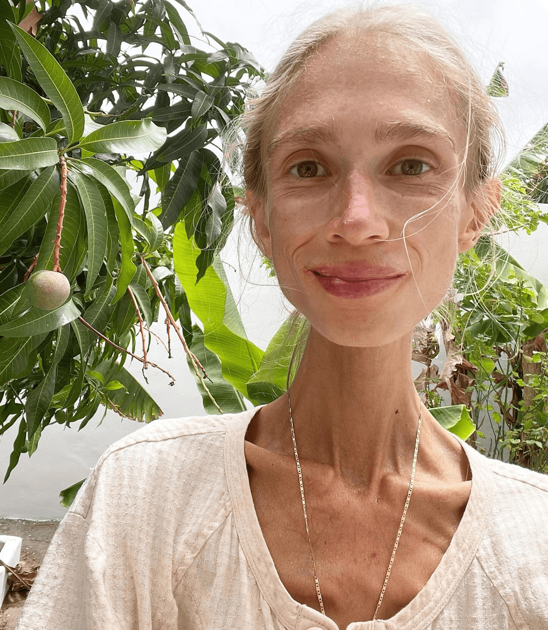 坚持只吃水果8年<strong></p>
<p>币安网址</strong>,27岁波兰女子巴厘岛酒店去世:体重仅22公斤,指甲变黄牙齿腐烂