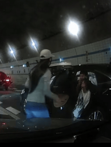 广州一男孩跪地拦车救母感动全网<strong></p>
<p>币安网址</strong>,妈妈回应:哭着看完视频,“没有想到孩子这么爱我”