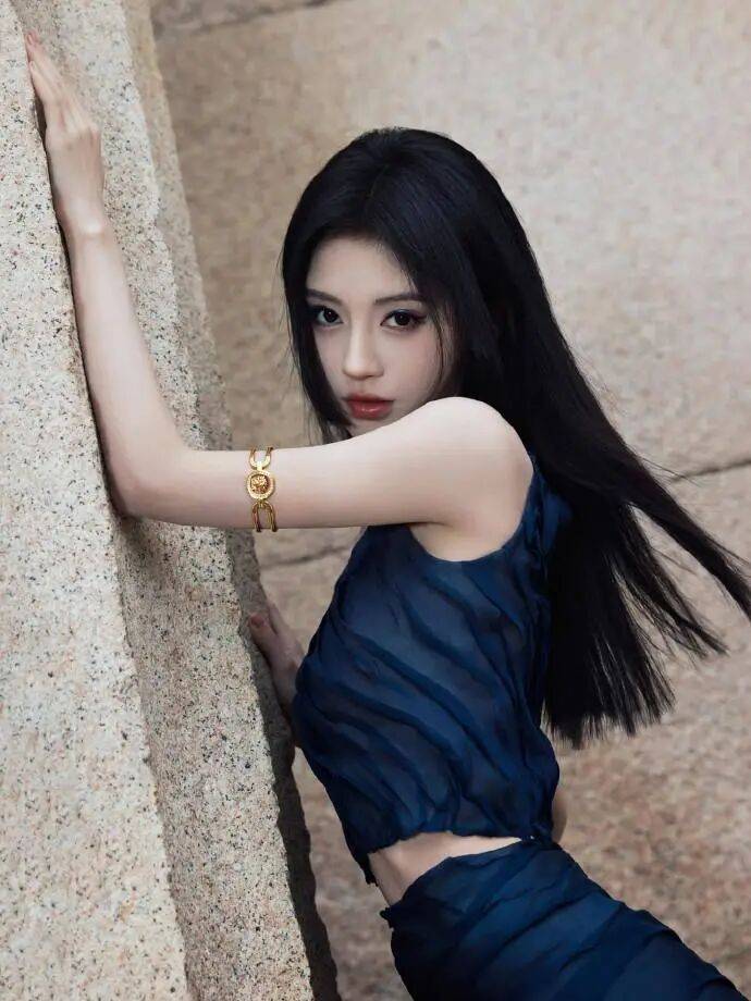 时装周上的女明星<strong></p>
<p>币安网址</strong>，秋冬氛围感一键封顶！