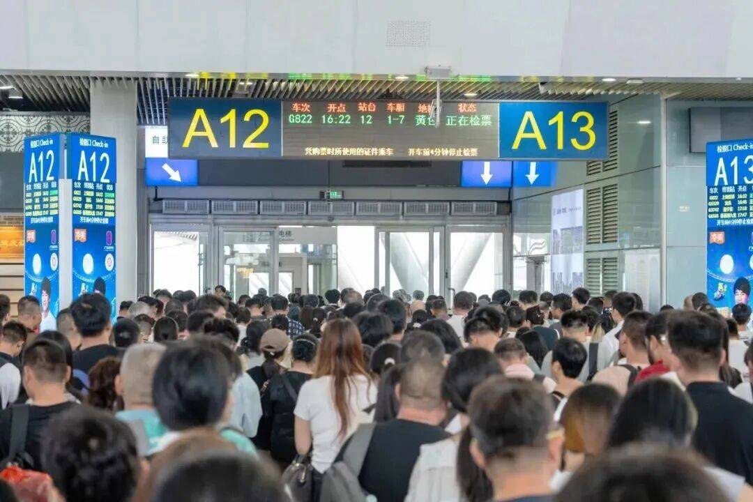 深圳北站凌晨返深被刷爆<strong></p>
<p>币安交易所官网</strong>!附近叫车超200人?别慌!公交地铁加班护送