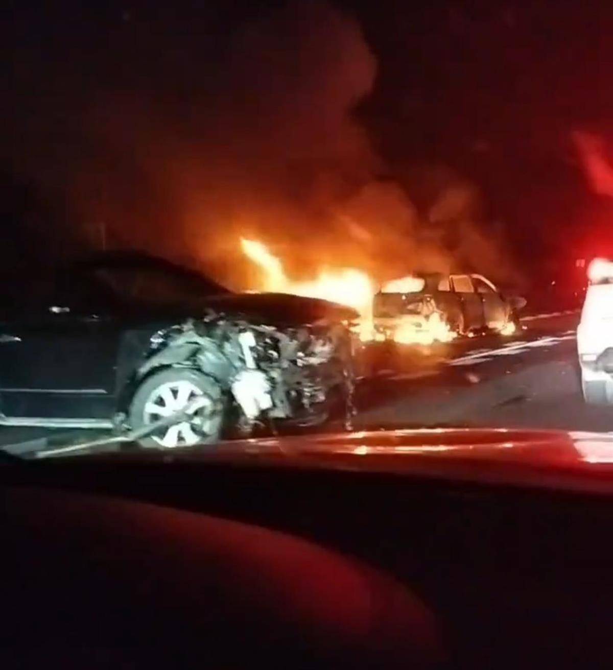 深南高速一车祸致2死3伤<strong></p>
<p>币安币价格今日行情</strong>，一位目击者称车上有甩棍没有当场施救，事后得知两人死亡他“觉得好惭愧”