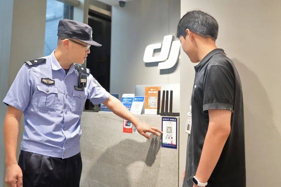 突然群发<strong></p>
<p>币安链</strong>！大批上海市民收到警方短信！全市爆火网红已被锁定...有爸爸因孩子违规被罚款