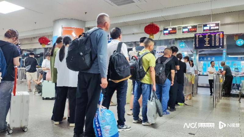 广州客运模式悄然转型:地铁口上车<strong></p>
<p>币安链</strong>,“客运站+停靠点”结合