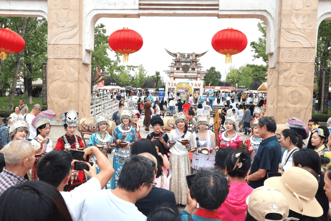 同比增长27%<strong></p>
<p>币安官网下载</strong>!双节假期天河潭景区接待游客超21万人次