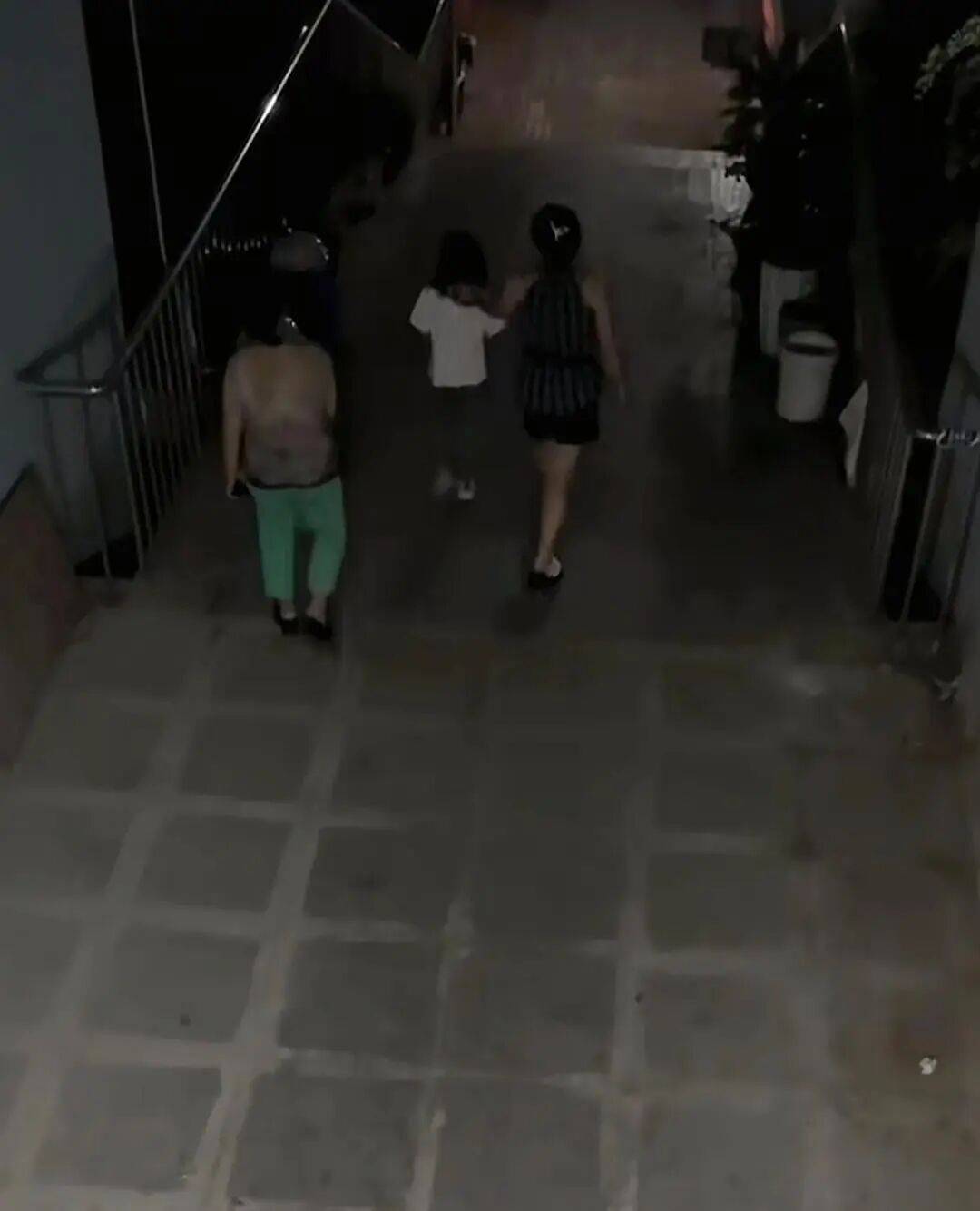 7岁女孩中秋节到同学家玩<strong></p>
<p>币安官网下载</strong>，2天无人来接，警察上门发现，其单亲父亲已在家中离世……