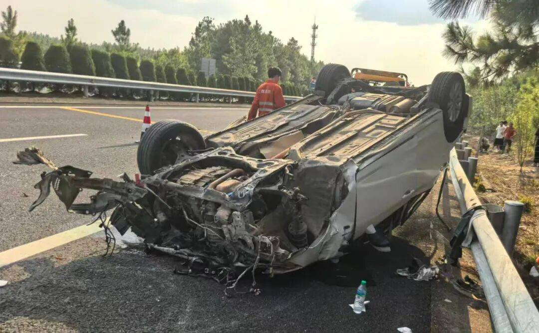 “我撒谎天打雷劈！”男子高速突然强行变道致翻车<strong></p>
<p>币安官网下载</strong>，反诬赖对方