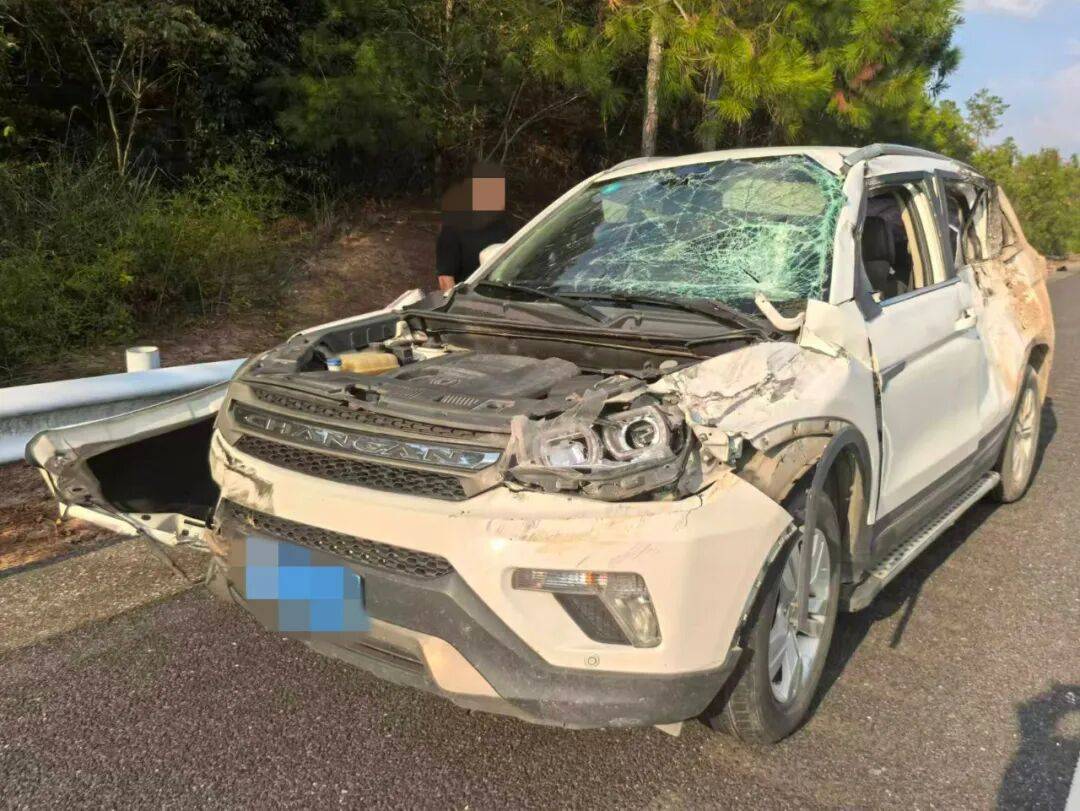 “我撒谎天打雷劈！”男子高速突然强行变道致翻车<strong></p>
<p>币安官网下载</strong>，反诬赖对方