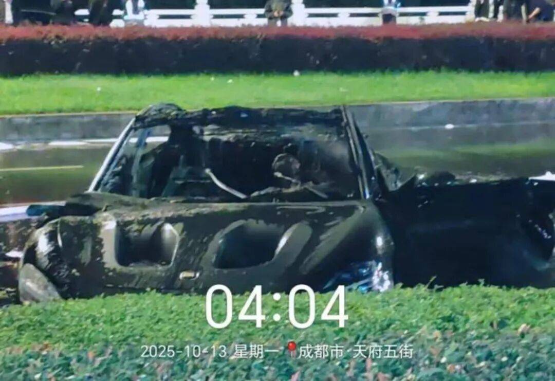 一辆SU7碰撞后爆燃<strong></p>
<p>币安官网入口</strong>，多人救援未果！小米股价重挫近8%！