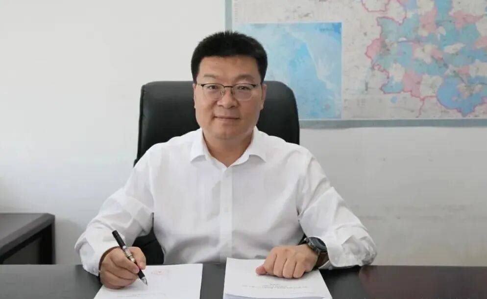 江苏省政府关于郝社锋等职务任免的通知