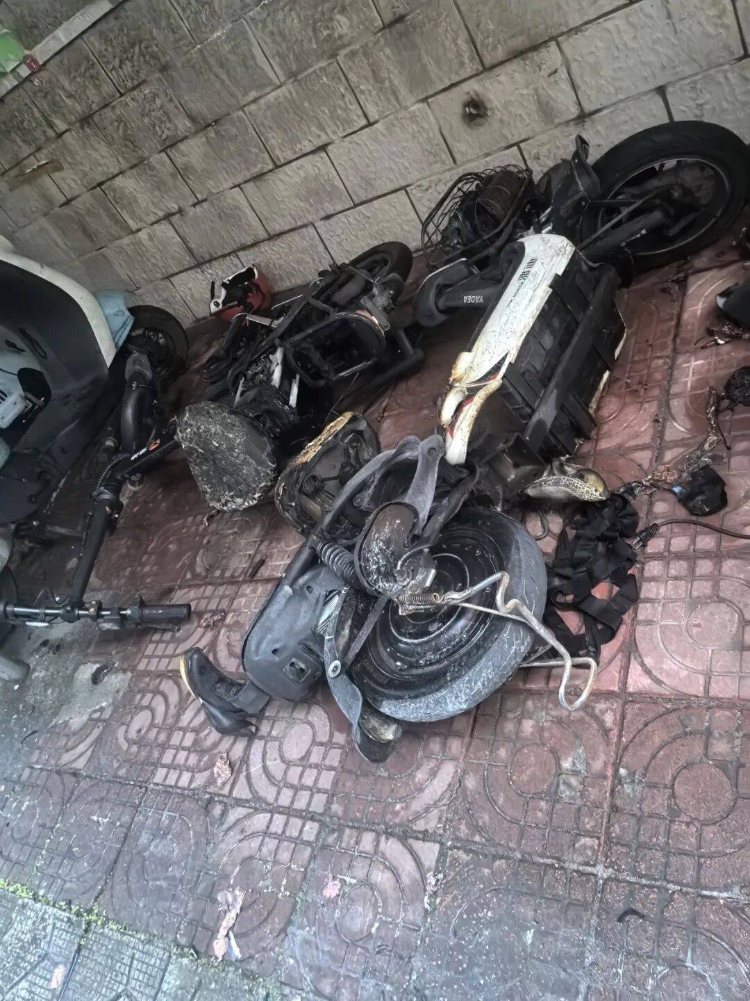 深圳一小区电动车管理引担忧<strong></p>
<p>安币网官网</strong>，部门责令整改后，记者实探