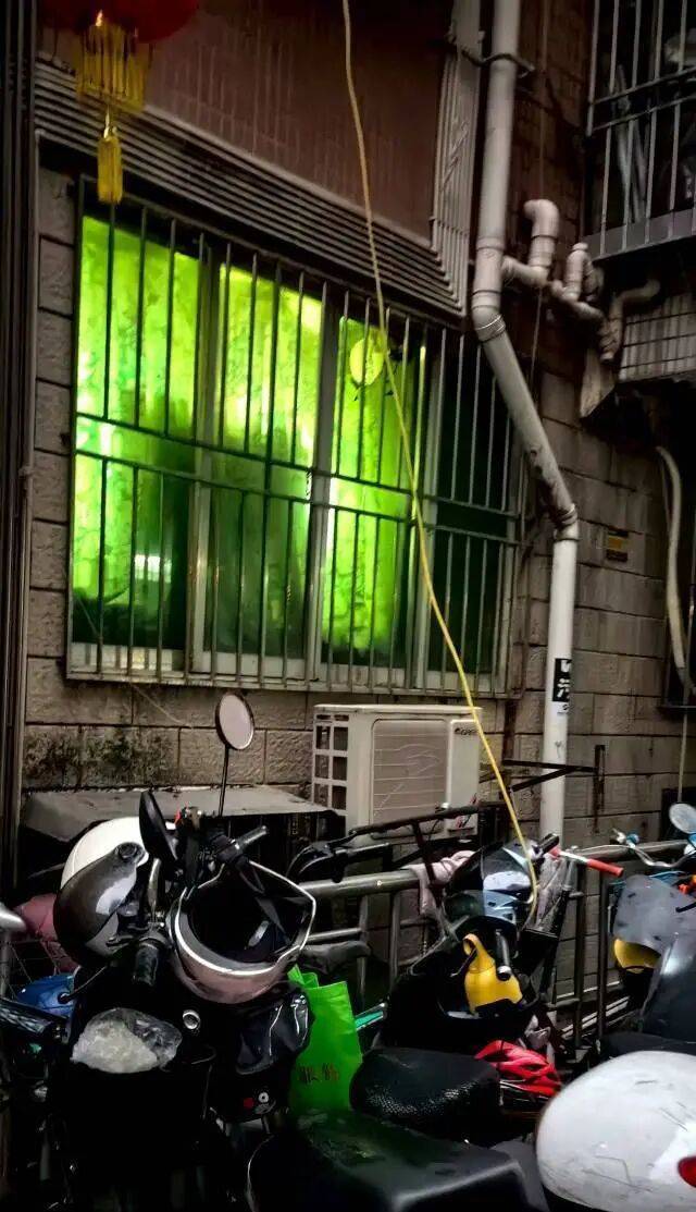 深圳一小区电动车管理引担忧<strong></p>
<p>安币网官网</strong>，部门责令整改后，记者实探