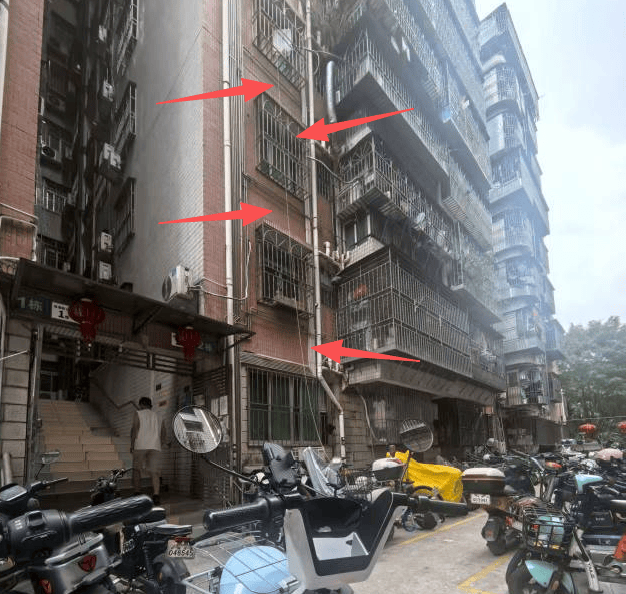 深圳一小区电动车管理引担忧<strong></p>
<p>安币网官网</strong>，部门责令整改后，记者实探