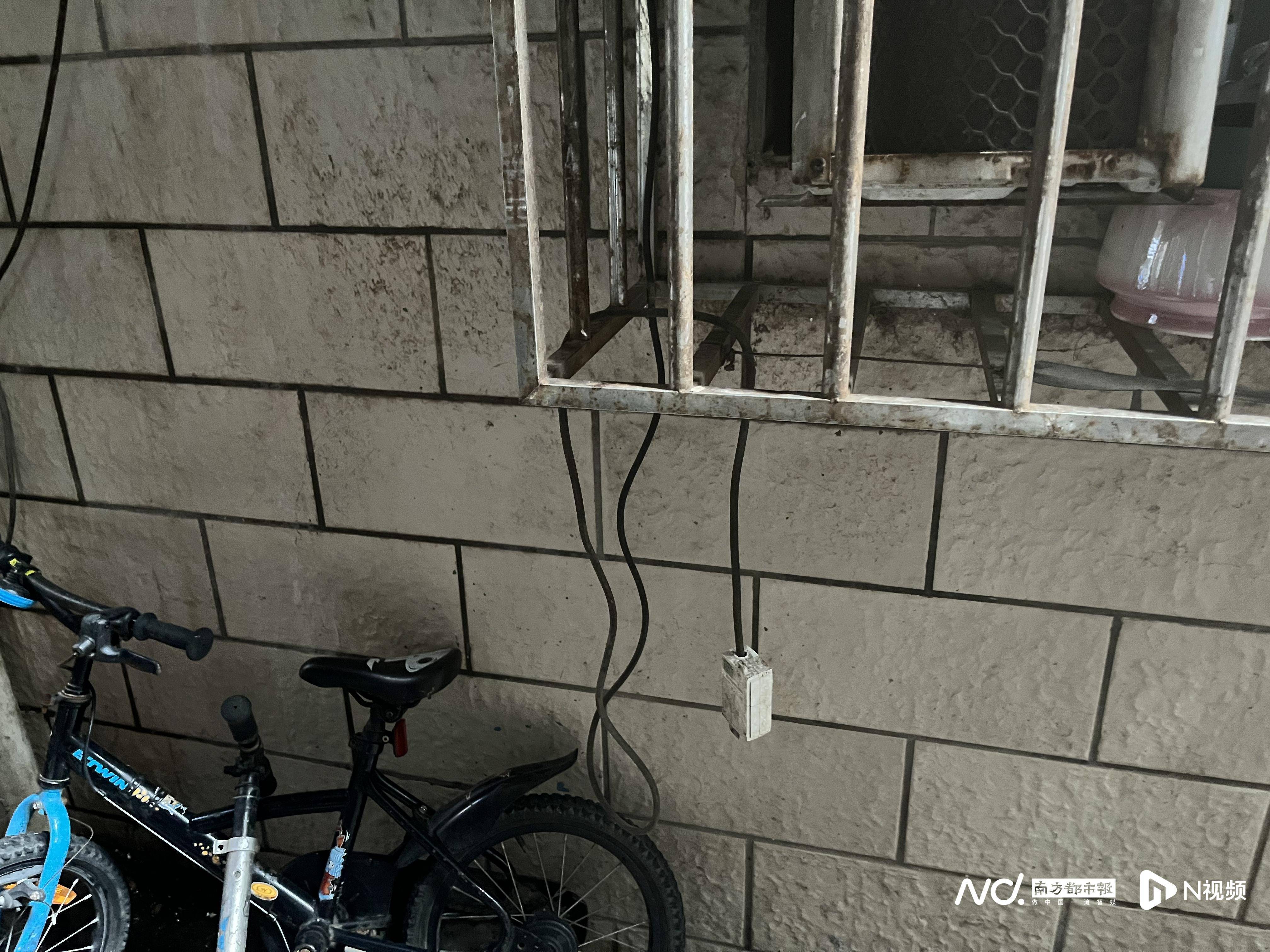 深圳一小区电动车管理引担忧<strong></p>
<p>安币网官网</strong>，部门责令整改后，记者实探