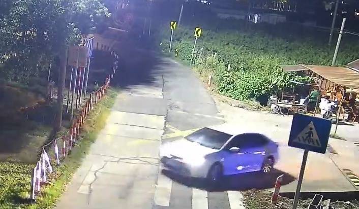 浙江一姑娘以奶茶为记号<strong></p>
<p>安币官网</strong>,竟然在草丛里藏了11万现金!