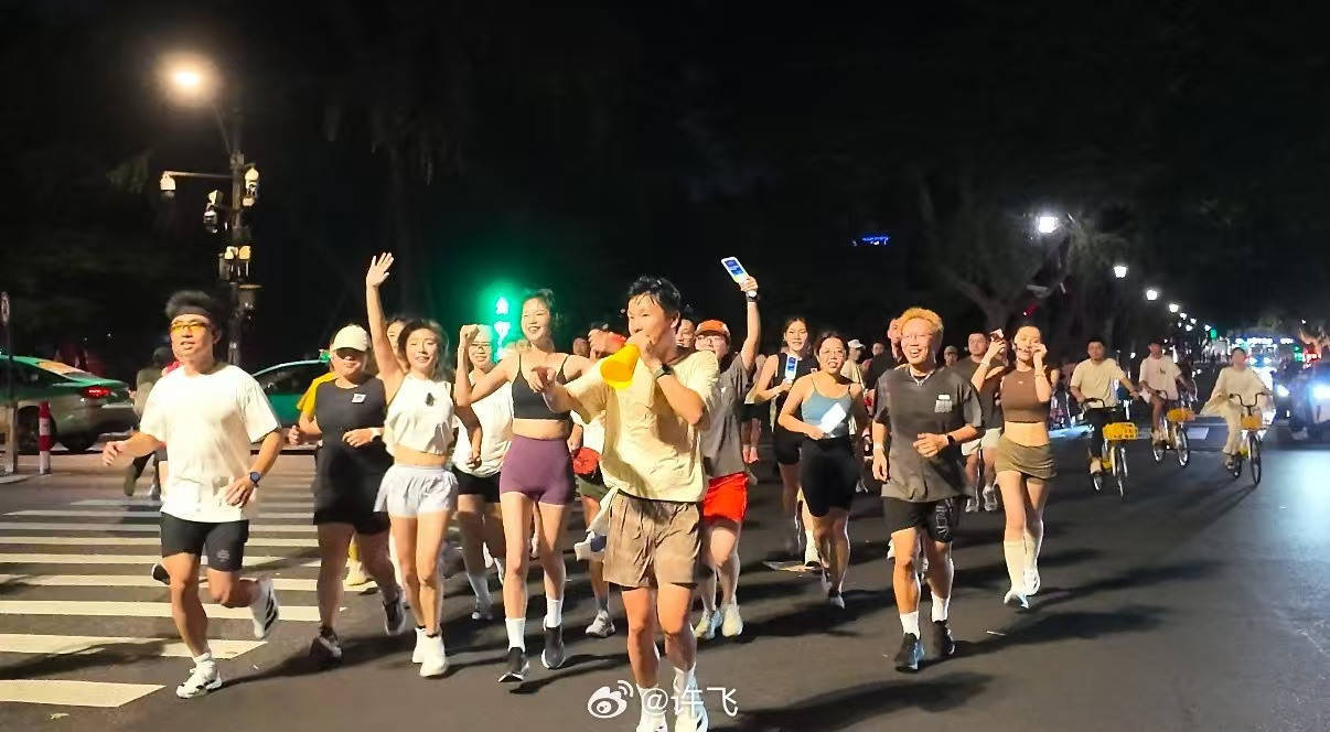 三年跑完马拉松六大满贯<strong></p>
<p>币安网站</strong>，她的演唱会所有人都边唱边跑……走近许飞，一个爱跑步的高能量女歌手