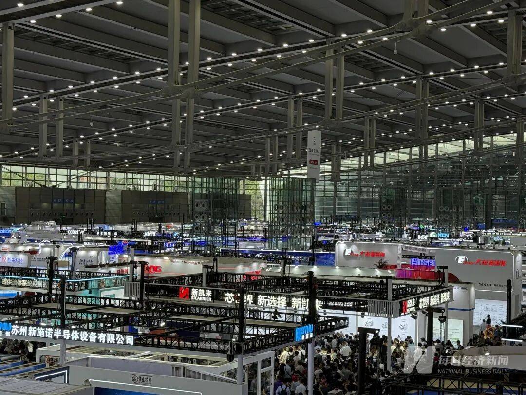 “我们特地赶早来的<strong></p>
<p>币安网站</strong>，你们的光刻机在哪里？”深圳一家成立才几年的公司，今天爆火！