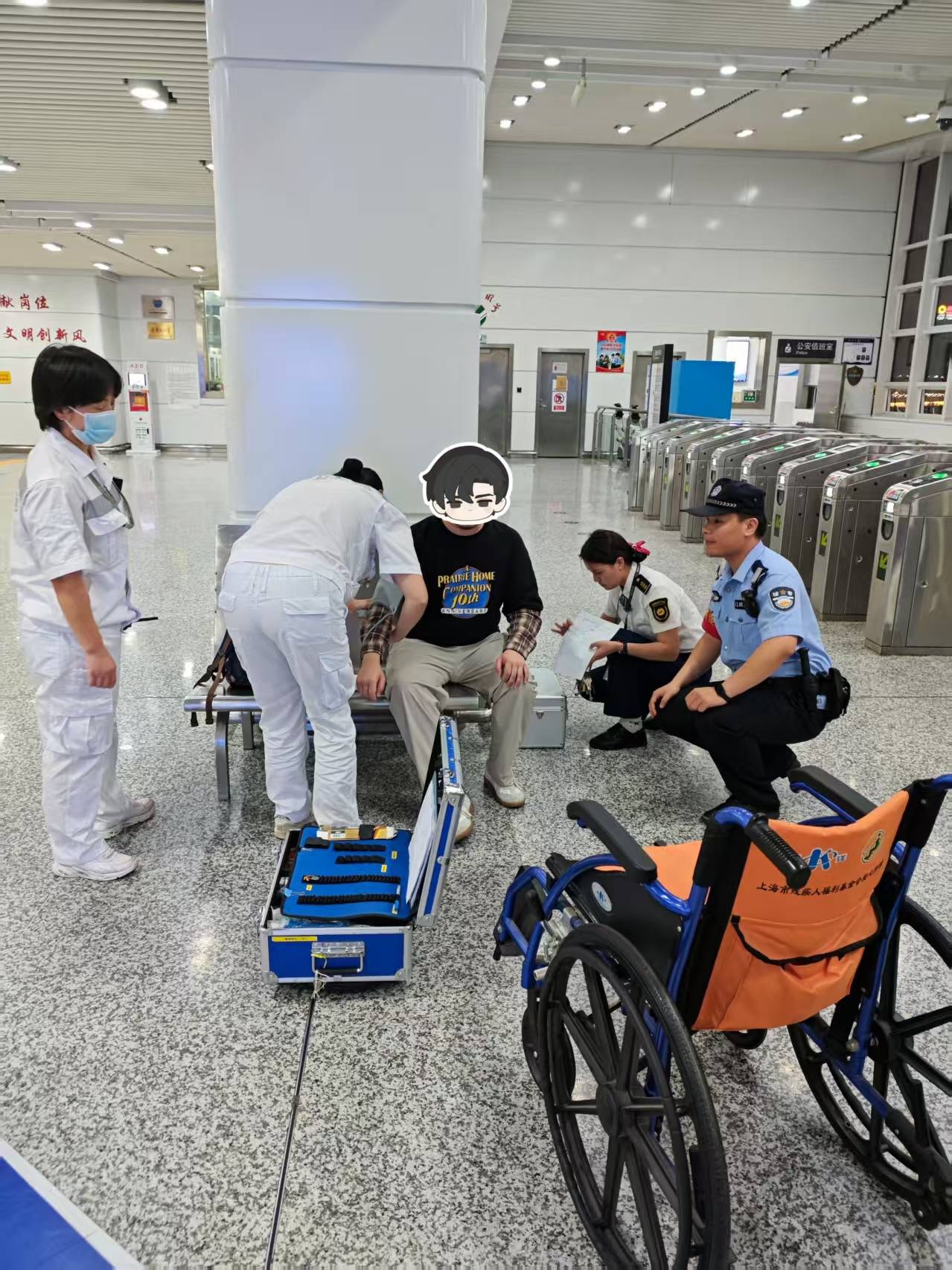 旅客长沙下飞机欲乘坐磁浮列车往城区找朋友<strong></p>
<p>币安智能链</strong>，突发呼吸不畅，民警与医护人员接力救援