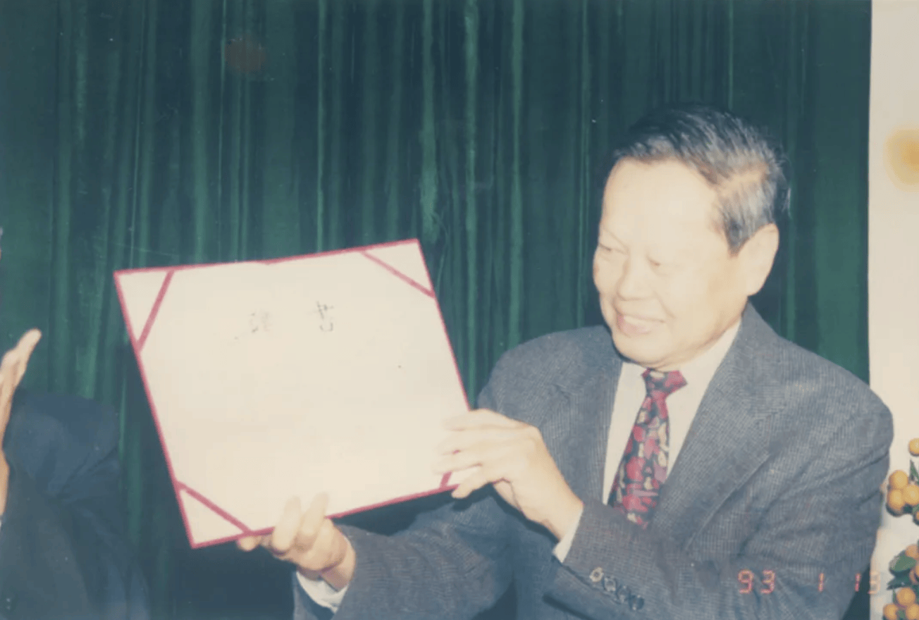 杨振宁为什么连续32年担任东莞理工学院名誉校长<strong></p>
<p>币安智能链</strong>？