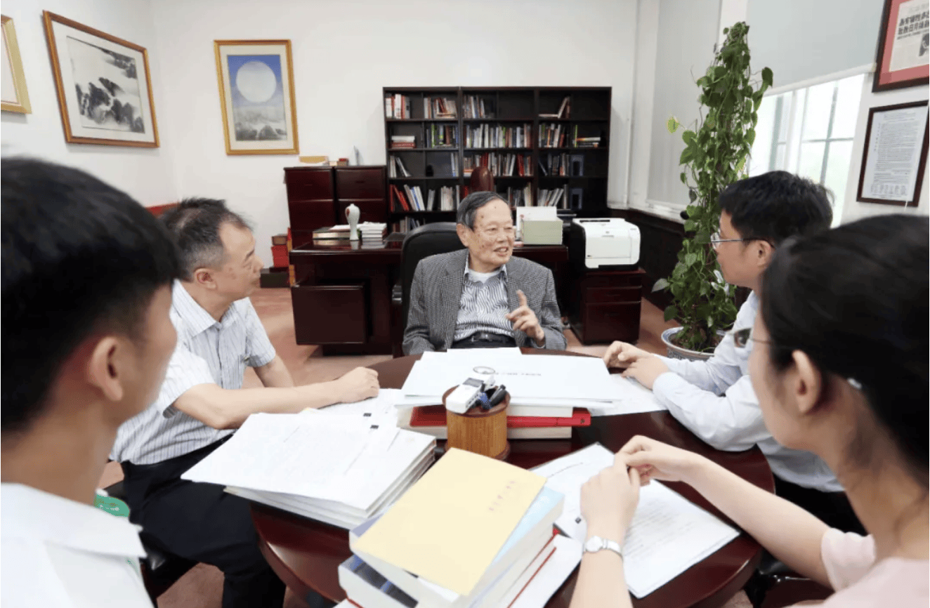 杨振宁为什么连续32年担任东莞理工学院名誉校长<strong></p>
<p>币安智能链</strong>？