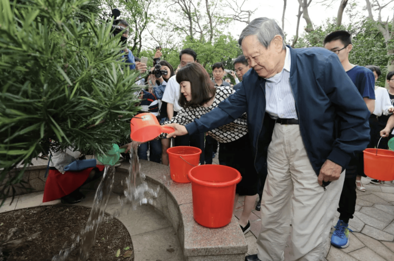 杨振宁为什么连续32年担任东莞理工学院名誉校长<strong></p>
<p>币安智能链</strong>？