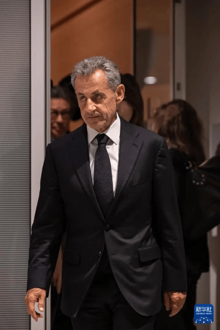 70岁法国前总统萨科齐的“坐牢style”:入狱前密会马克龙<strong></p>
<p>币安下载链接</strong>,入狱后开始写书