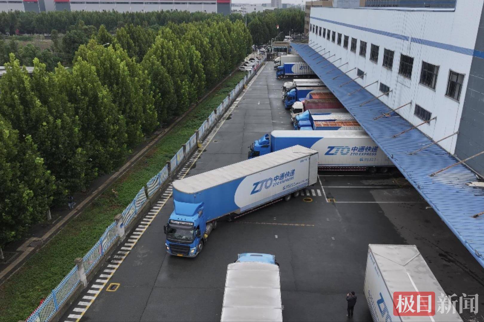 湖北90后姑娘驾驭21米重卡货车<strong></p>
<p>币安下载链接</strong>,3年多行驶里程相当于绕地球约10圈,始终保持零事故