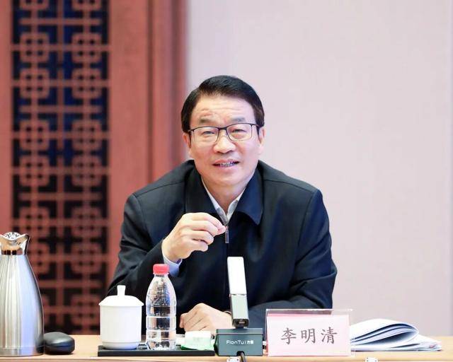 中央批准<strong></p>
<p>下载币安</strong>，陈新武、张伟履新职