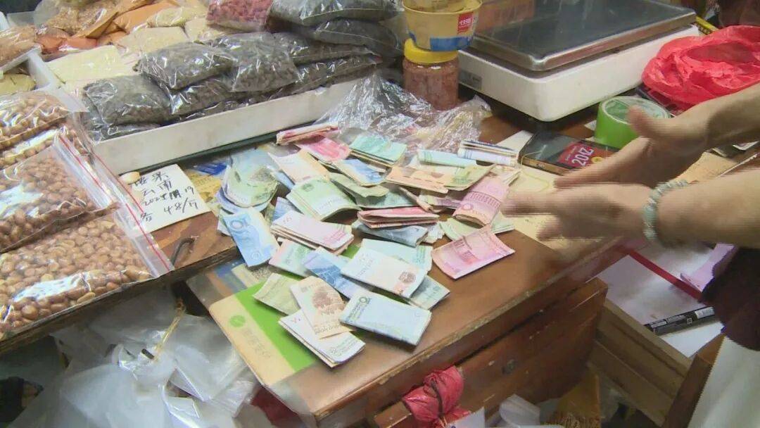 广东一男子两三年持续往批发店无故扔钱<strong></p>
<p>币安合约</strong>，店主：每次他都不承认，还钱还把钱送回来