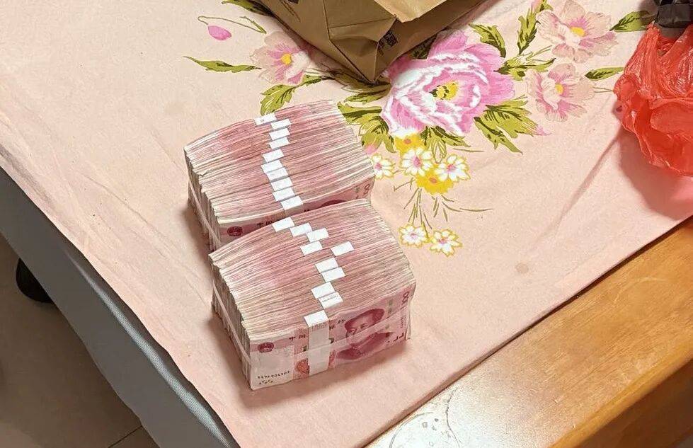 女子紧攥20万现金大哭：我自己的钱<strong></p>
<p>币安合约</strong>，还不能自由支配？