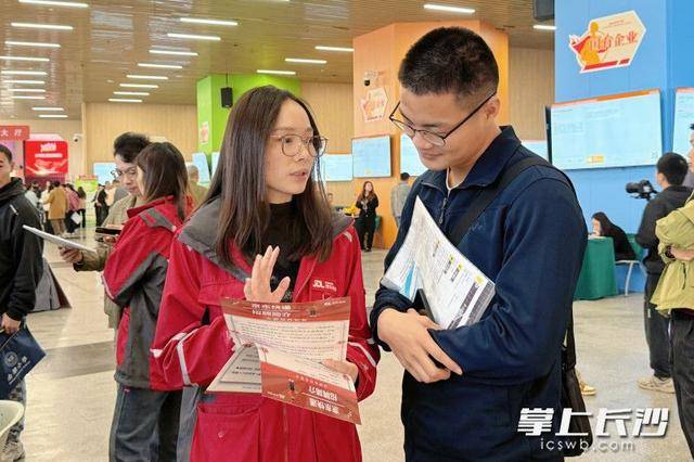 700余名退役军人及军属长沙求职<strong></p>
<p>SHIB行情</strong>，165人达成意向