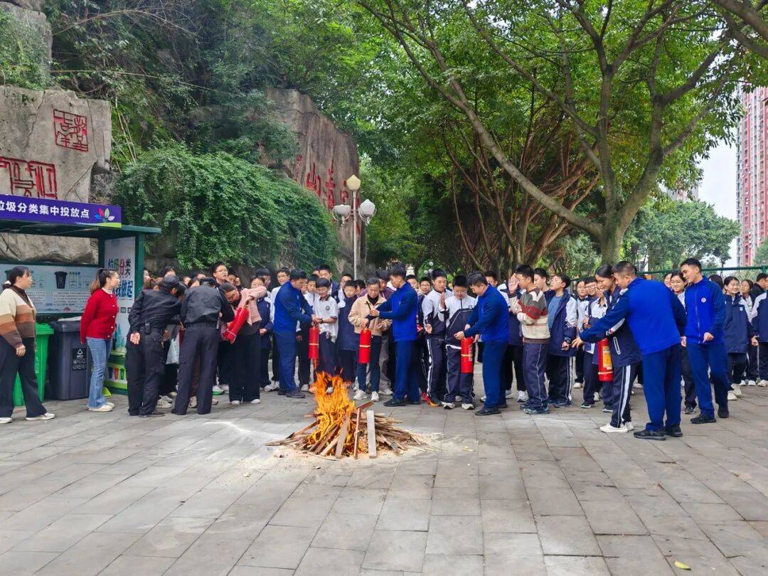 【渝消蓝盾讲师团】消防宣传月进校园 千名师生共上“消防安全课”