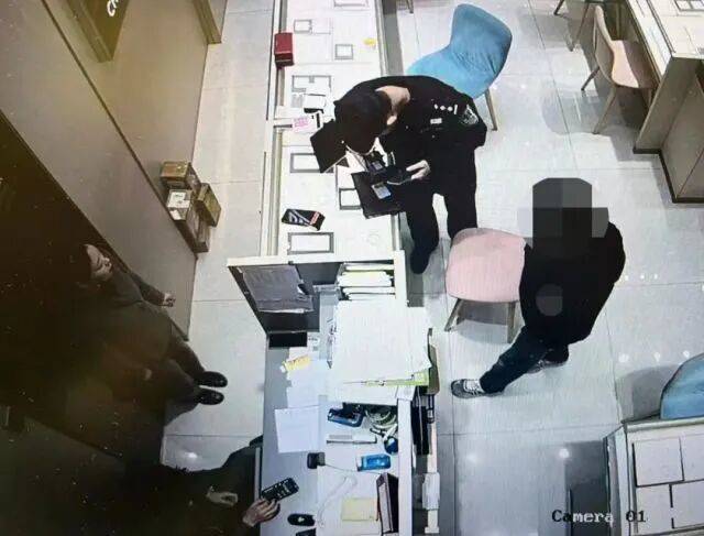 股市套现170万元后<strong></p>
<p>SHIB价格</strong>，杭州男子豪购300克金条！老板当场报警……