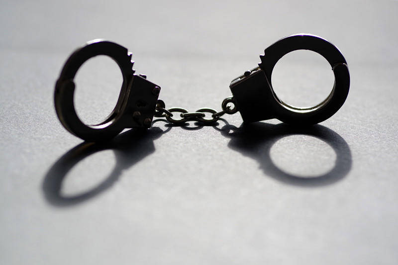 25岁男子欲出售父亲房产整容当网红<strong></p>
<p>比特网</strong>，被说教后20多刀弑父 曾遭父亲家暴，获无期徒刑