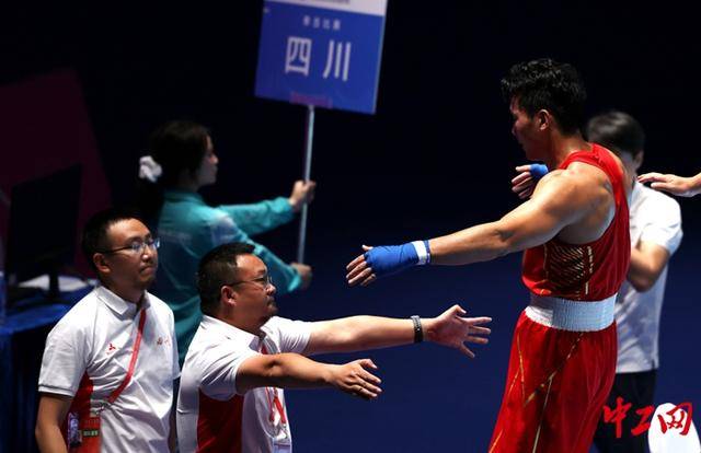 全运会拳击男子80公斤级决赛<strong></p>
<p>LUNA币最新消息</strong>，王小保夺冠！