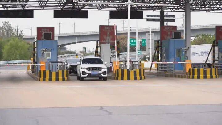 扬州一女子刷短视频惹祸：偷偷去银行取了6万现金<strong></p>
<p>欧易OKEX官网下载</strong>，结果……