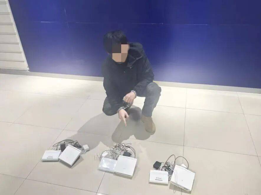 太可怕<strong></p>
<p>BLUR币</strong>！呼和浩特一酒店客房内惊现“神秘”白色可疑设备！竟然是…