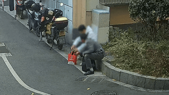 上门取走19万元<strong></p>
<p>比特币交易网</strong>，杭州一西装革履“金融专员”被抓！在高速服务区被抓，车上塞满现金